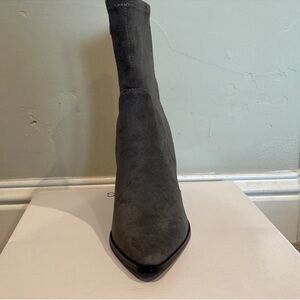 Steven by Steve Madden gray Pointy Toe
Western ankle boots s 8.5